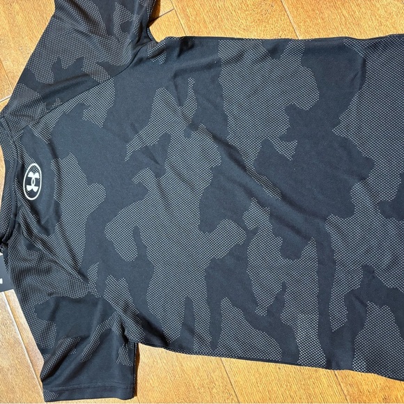 Under armour shirt new with tags - Picture 4 of 4